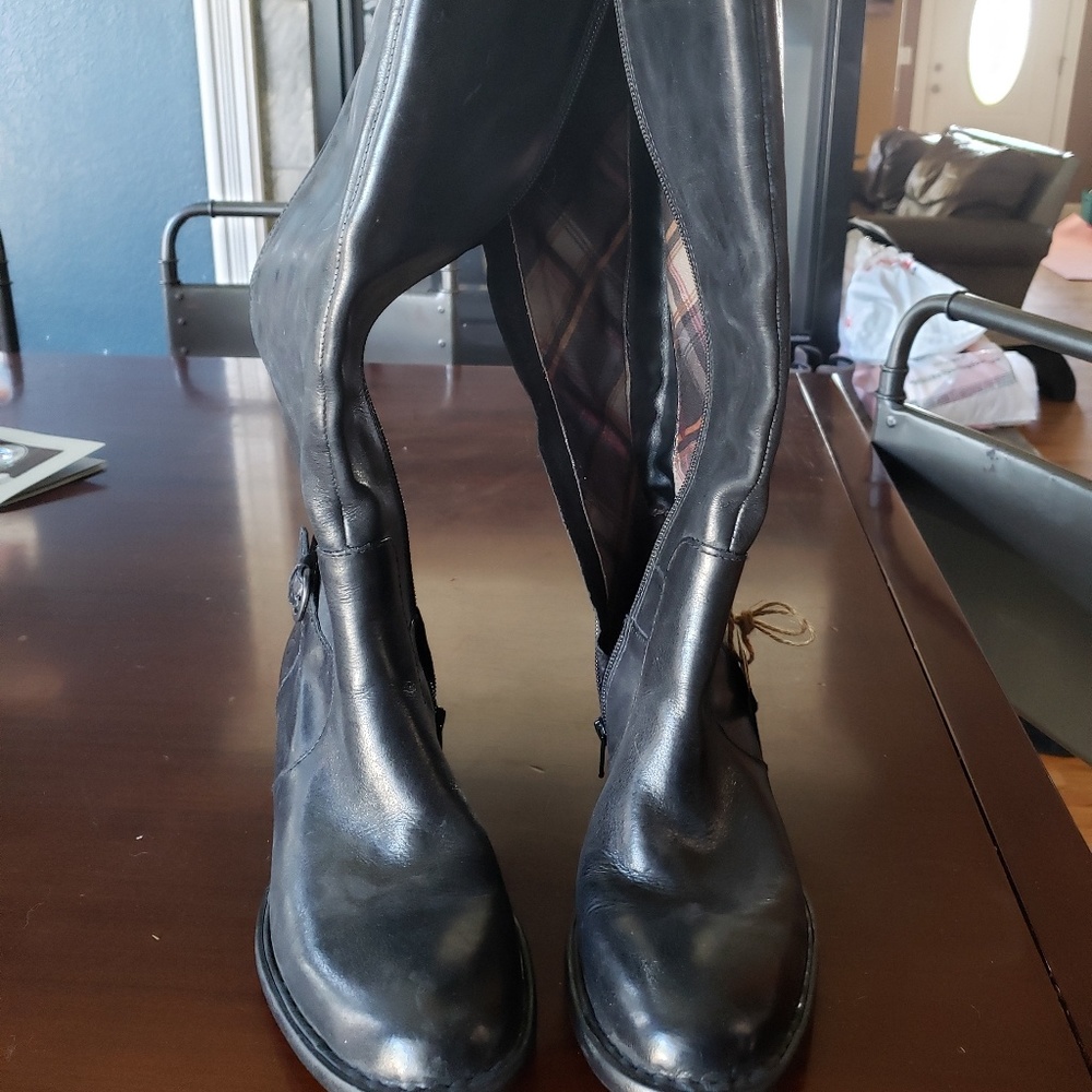 Born crown series boots